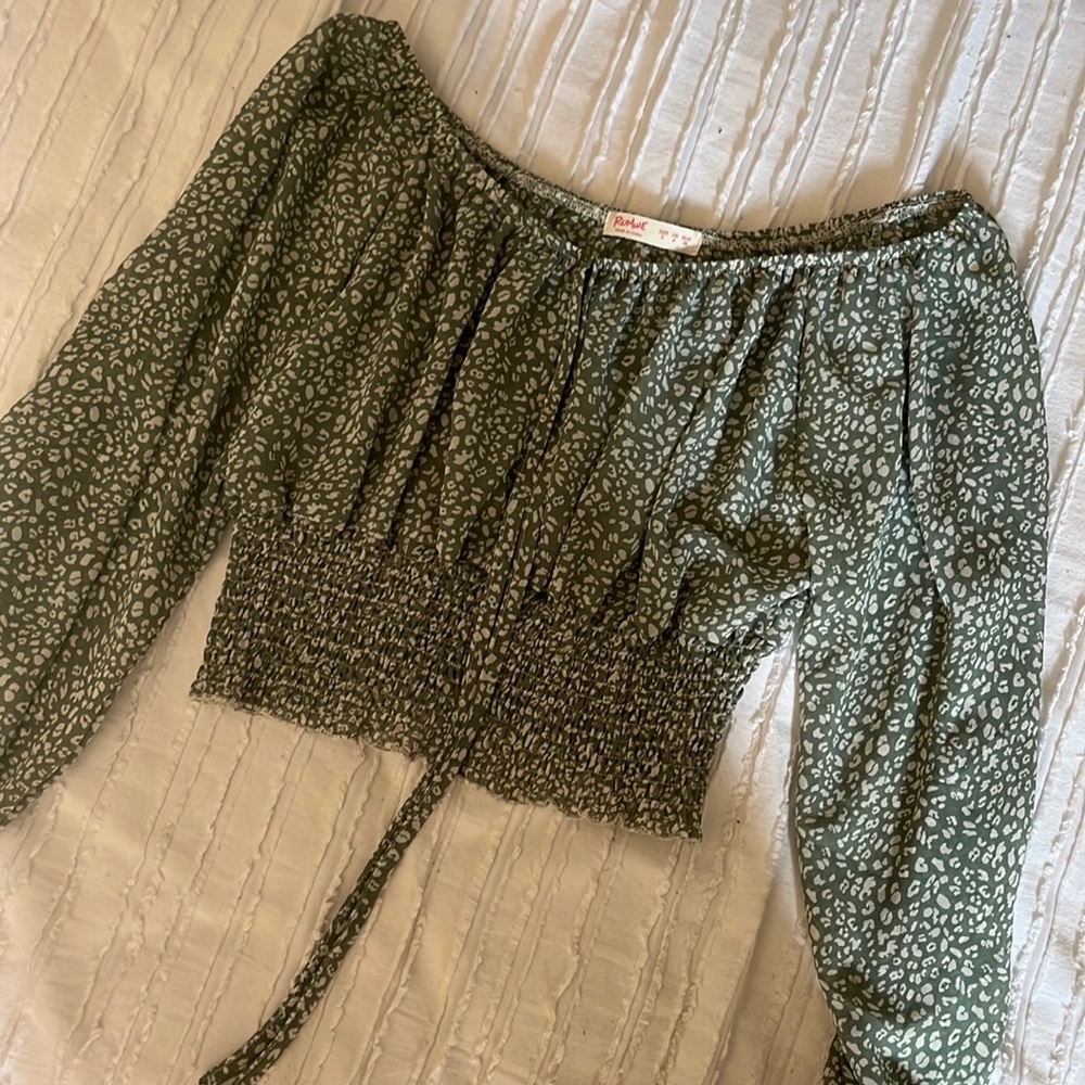 Romwe top, Size S
